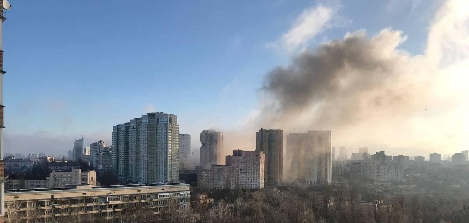 Вблизи аэропорта 'Жуляны' поднялся дым: произошел взрыв. Фото и видео