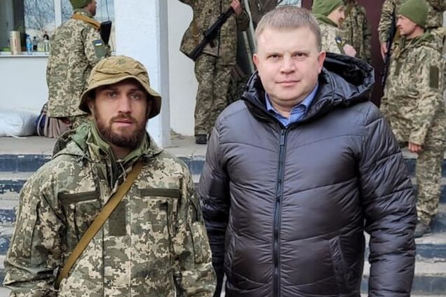 Ломаченко взял в руки автомат, чтобы защищать Украину от России. Фотофакт