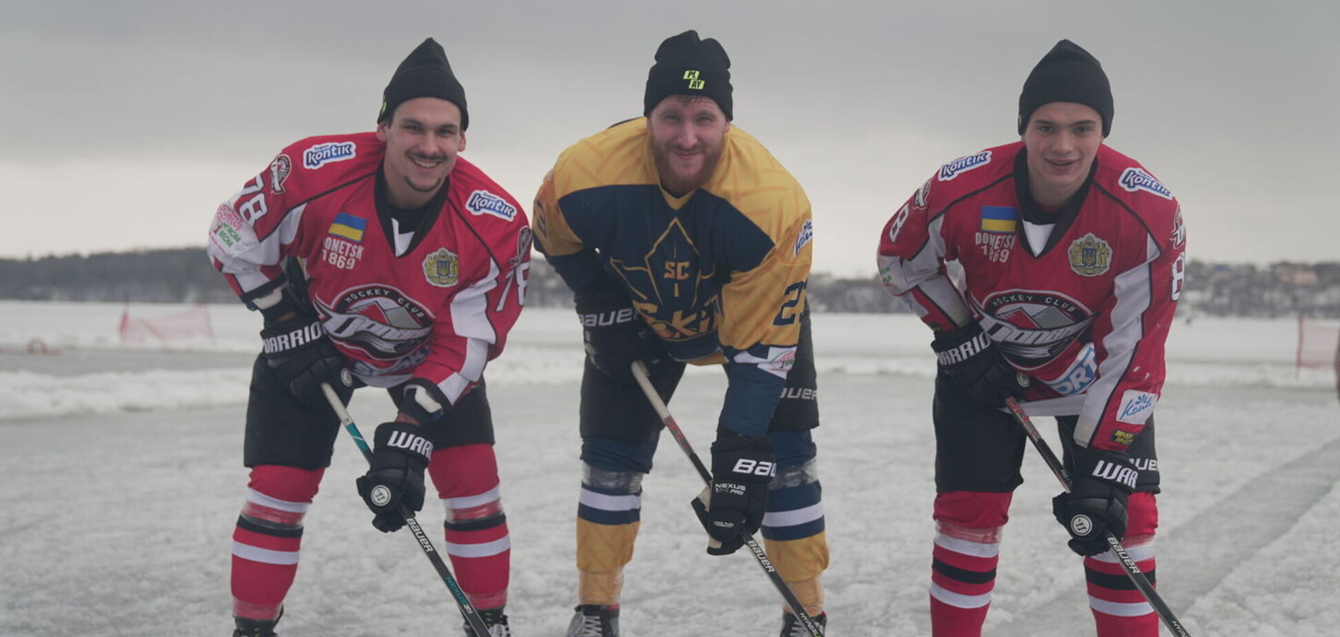 Гравці хокейної Суперліги України провели матч просто неба на замерзлому озері
