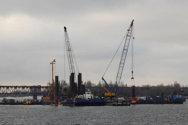 Поможет ледокол: строительство мегамоста в Кременчуге завершат на год раньше