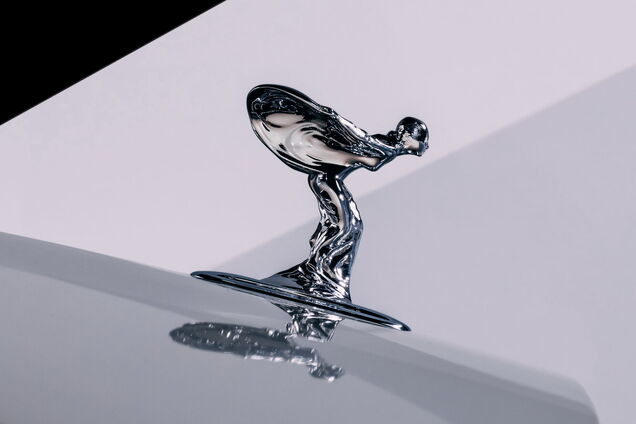 Rolls-Royce изменит фигурку на капоте для электрических моделей