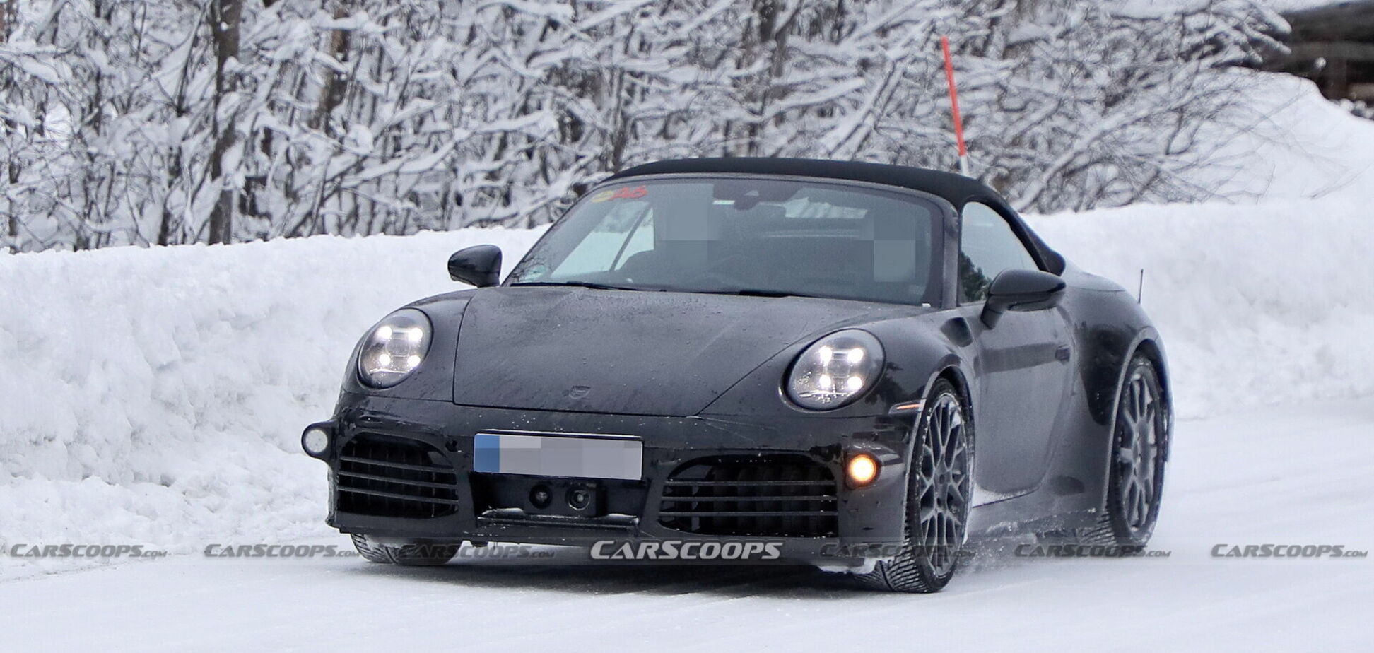 Porsche готує фейсліфтинг для 911 та тестує кабріолет