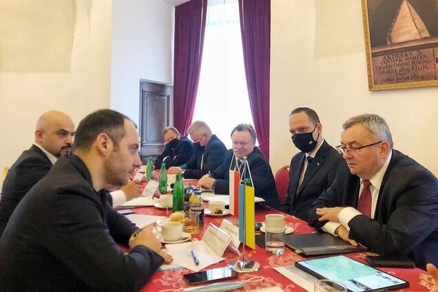 Київ та Варшаву з'єднають швидкісною колією