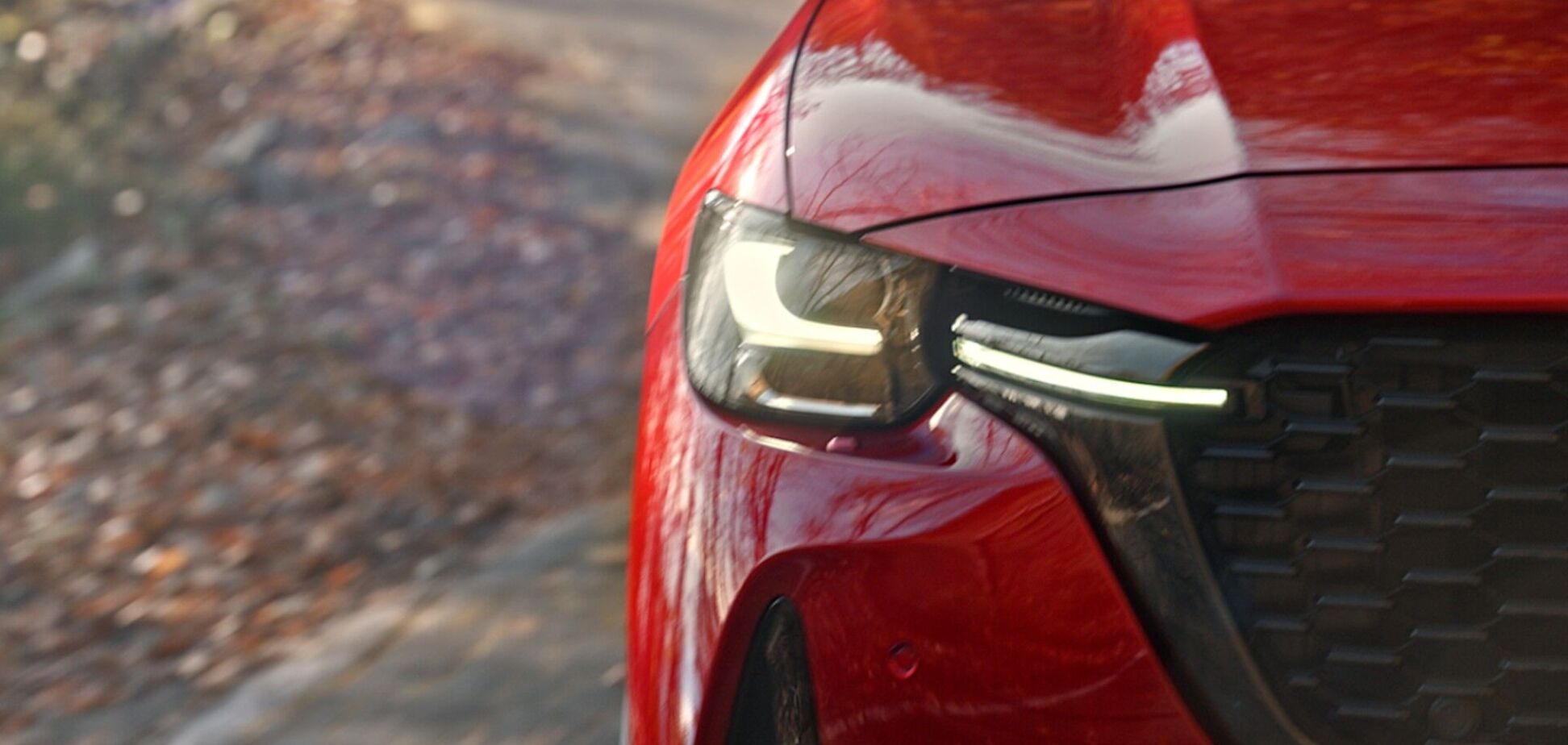 Mazda показала тизер нового кросовера для Європи