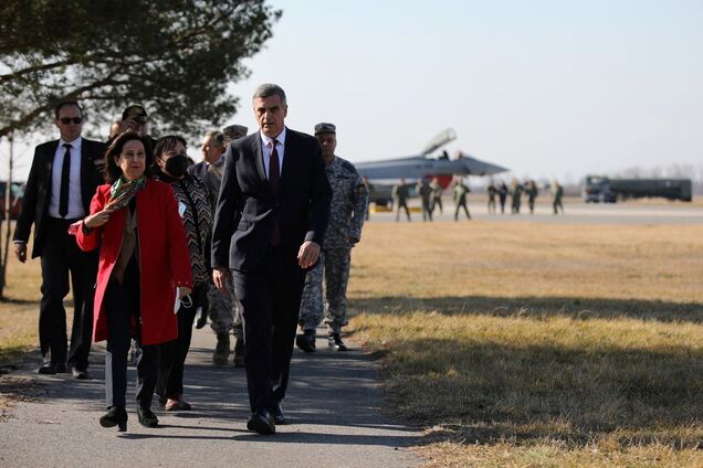 В Болгарии уволили министра обороны, который не хотел называть вторжение РФ в Украину войной