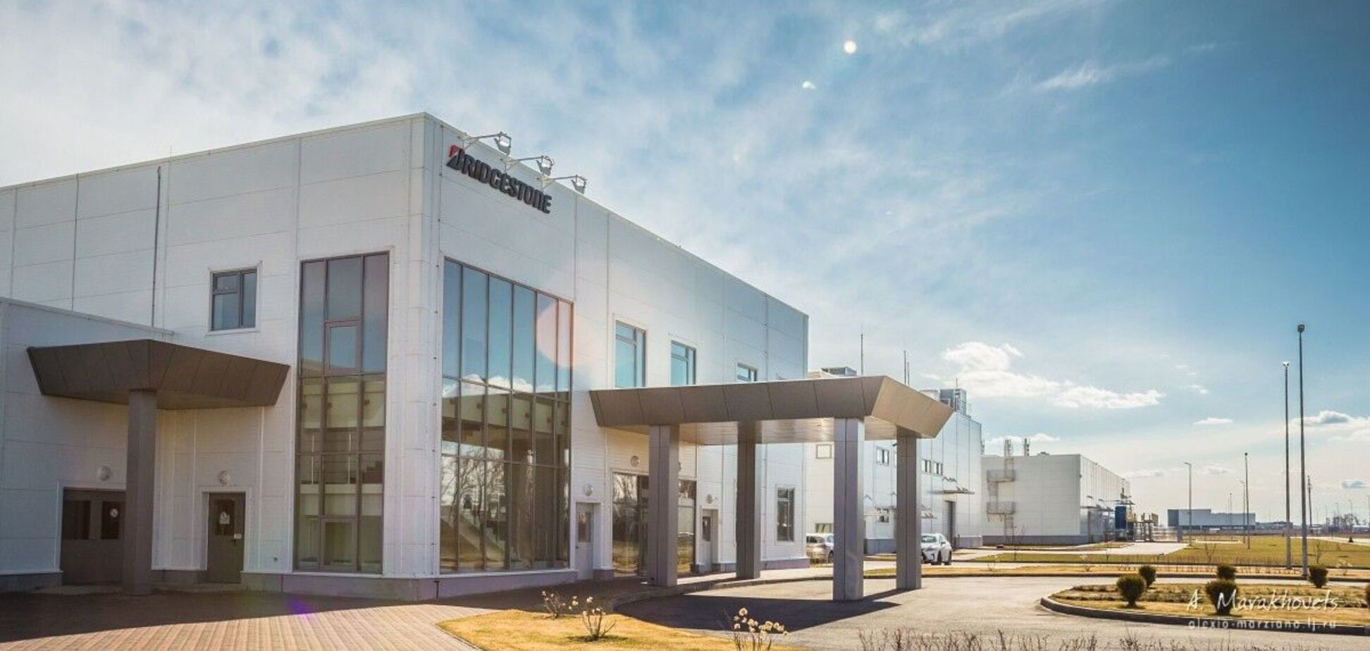 Bridgestone зупиняє виробництво та постачання до Росії