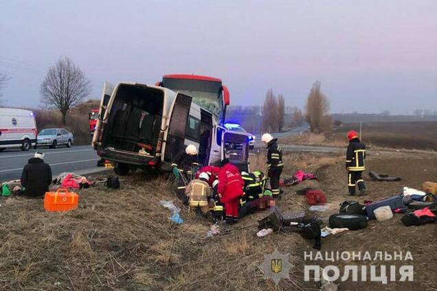 В Хмельницкой области в ДТП попал автобус с переселенцами: семь человек погибли, много пострадавших. Фото