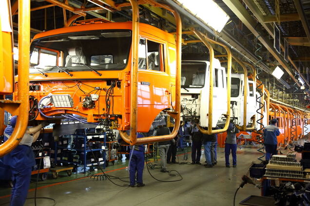 КамАЗ увольняет 15 тысяч работников