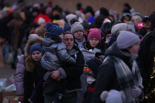 Первых переселенцев из Мариуполя в Каменском поселили в профилакториях и обеспечили помощью