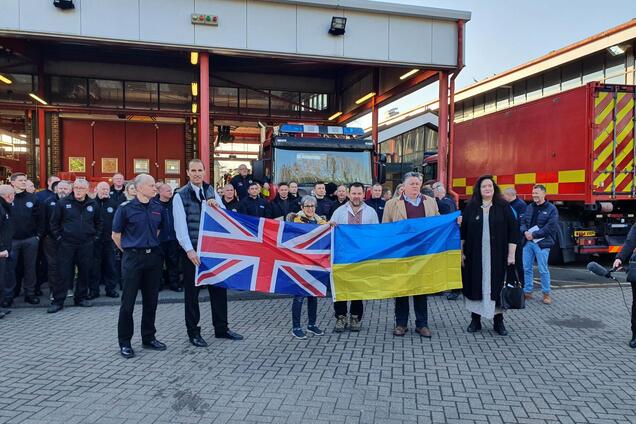 Великобритания отправит в Украину пожарные машины и оборудование