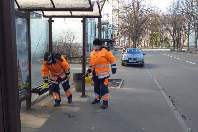 Незважаючи на війну, комунальники продовжують виконувати свою роботу