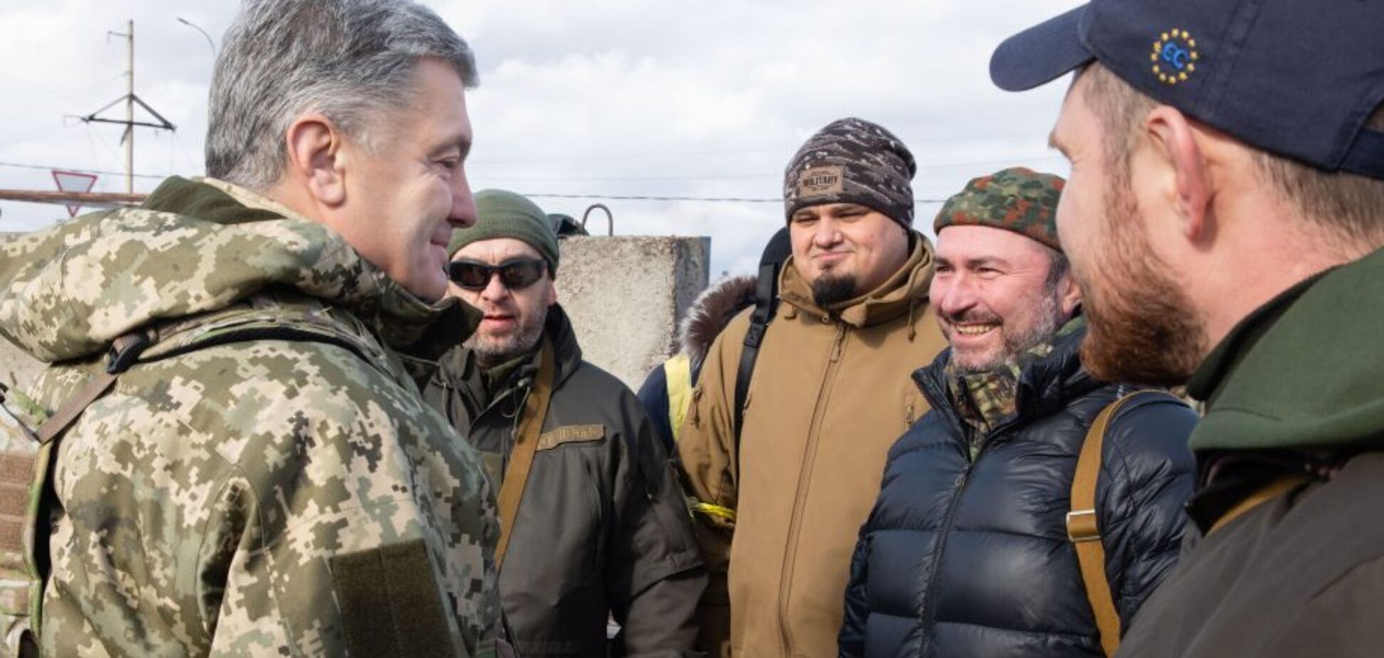 Порошенко предлагает предоставить социальные гарантии добровольцам подразделений терробороны