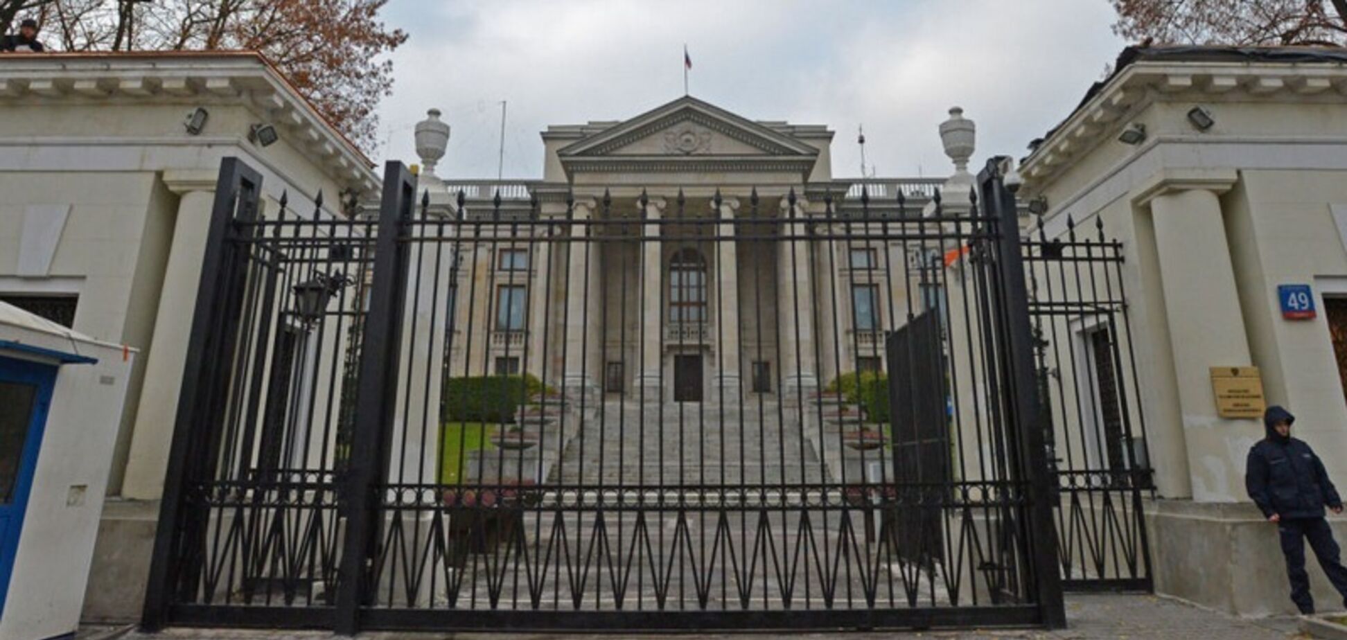 Посольство РФ у Польщі залишилося без грошей