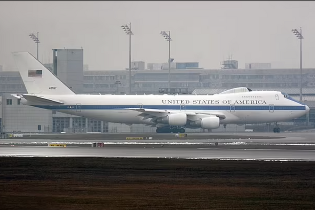 Спецсамолет США для ядерной войны переместили в Европу из-за Байдена – The Daily Mail