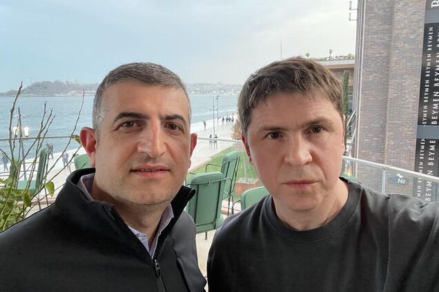 'Российская техника безупречно горит': Подоляк похвастался фото с создателем 'Байрактара'