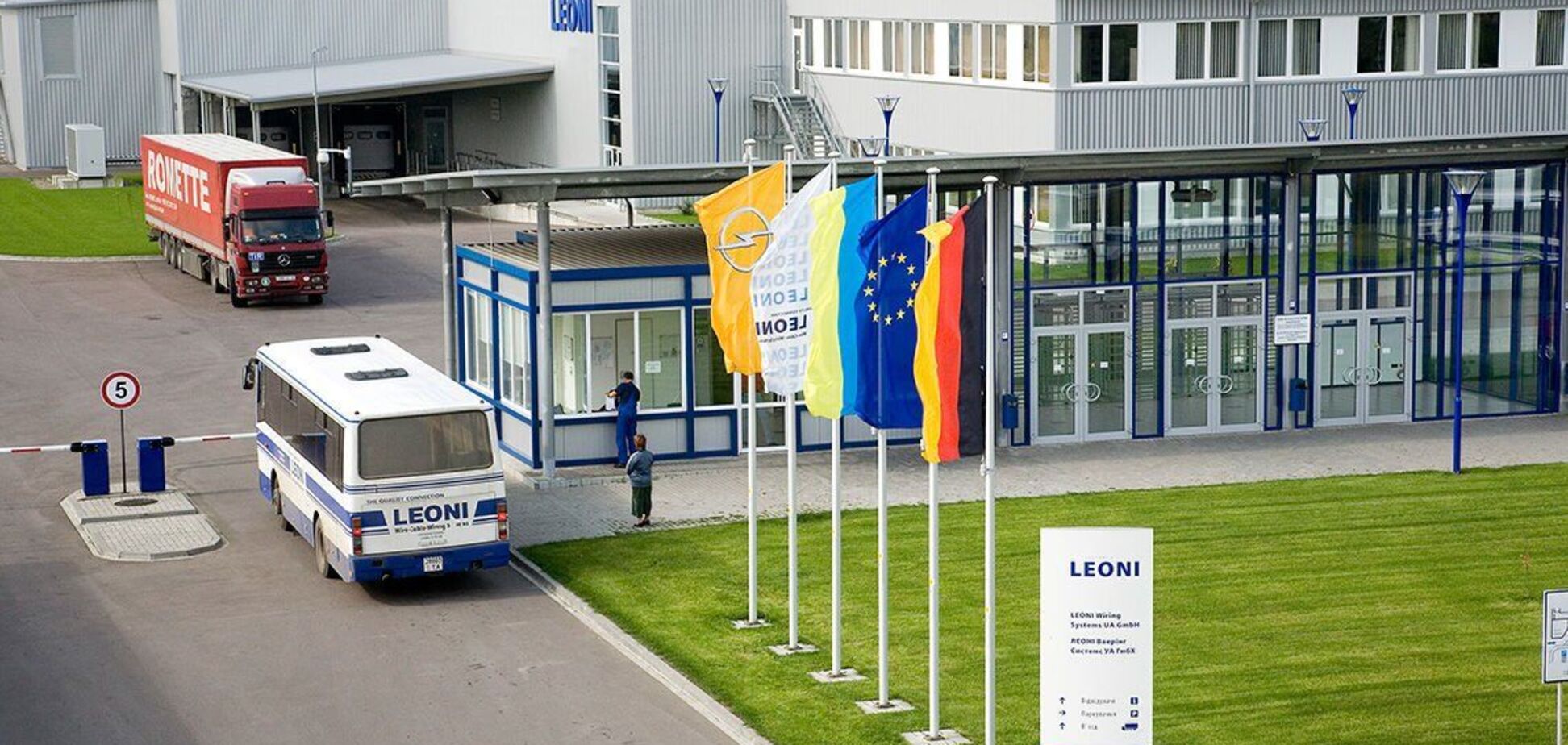 Компанія Leoni закрила два заводи в Україні