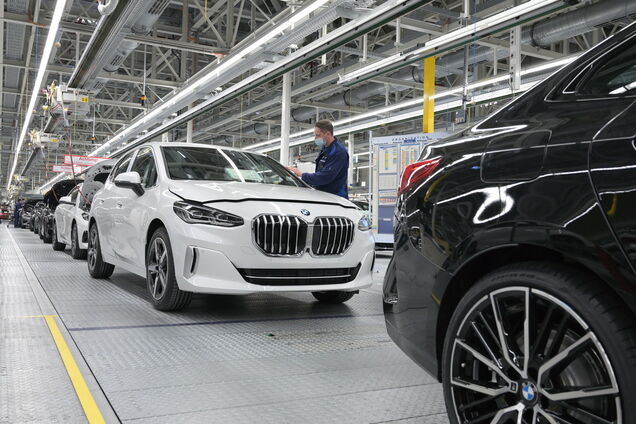 BMW припинить експорт та виробництво в Росії