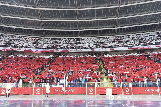 Фанаты сборной Польши передали матерный привет России во время матча отбора ЧМ-2022. Видео