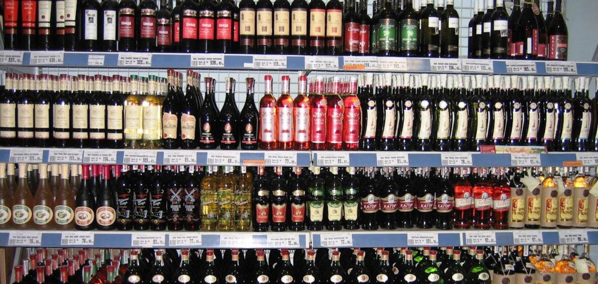 В Киеве частично разрешат продавать алкоголь