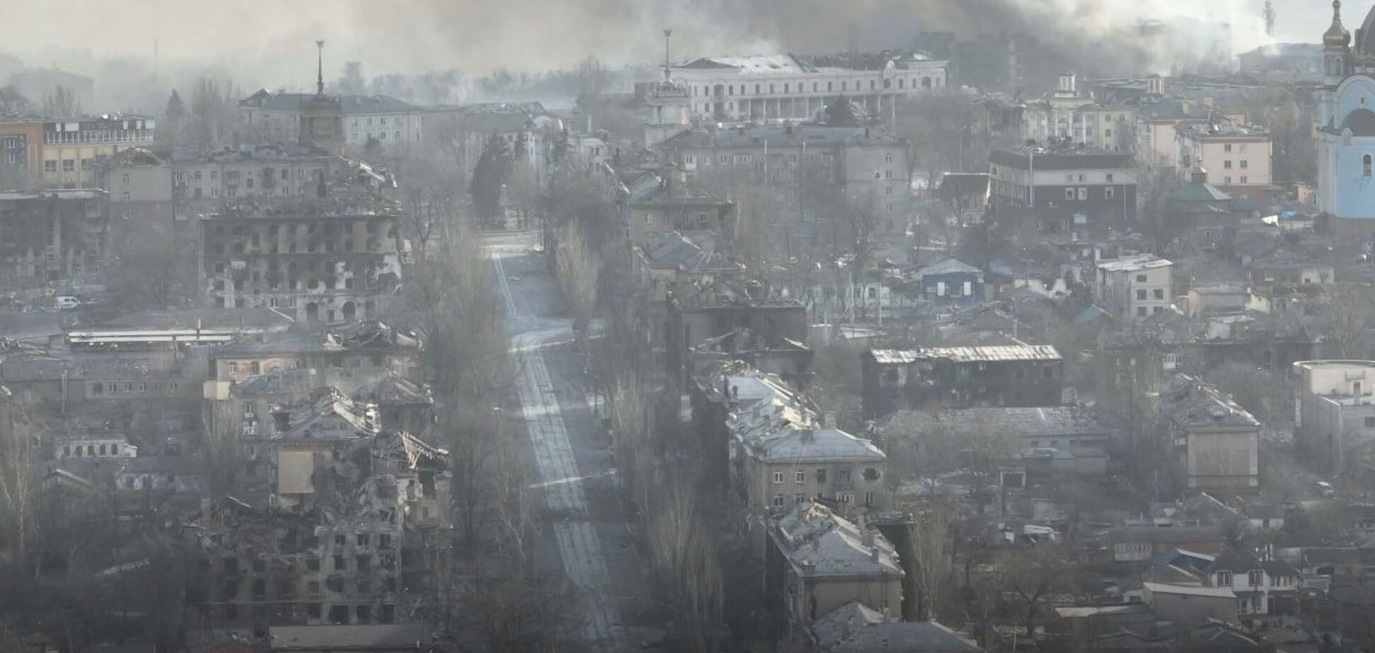 'Люди падали на глазах, мы закапывали их в садах': спасшиеся из Мариуполя вспоминают ужасы обстрелов. Фото