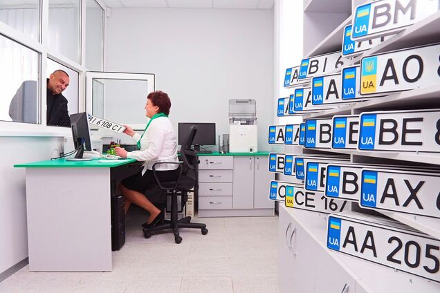 У сервісних центрах МВС відновили перереєстрацію транспортних засобів