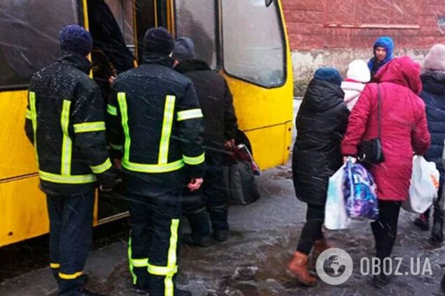 У Маріуполі почалася евакуація мирного населення: відхилятися від маршруту гумкоридору категорично заборонено