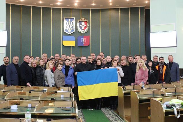 В Хмельницкой ОГА выступили с призывом закрыть небо над Украиной: обращение поддержали все депутаты