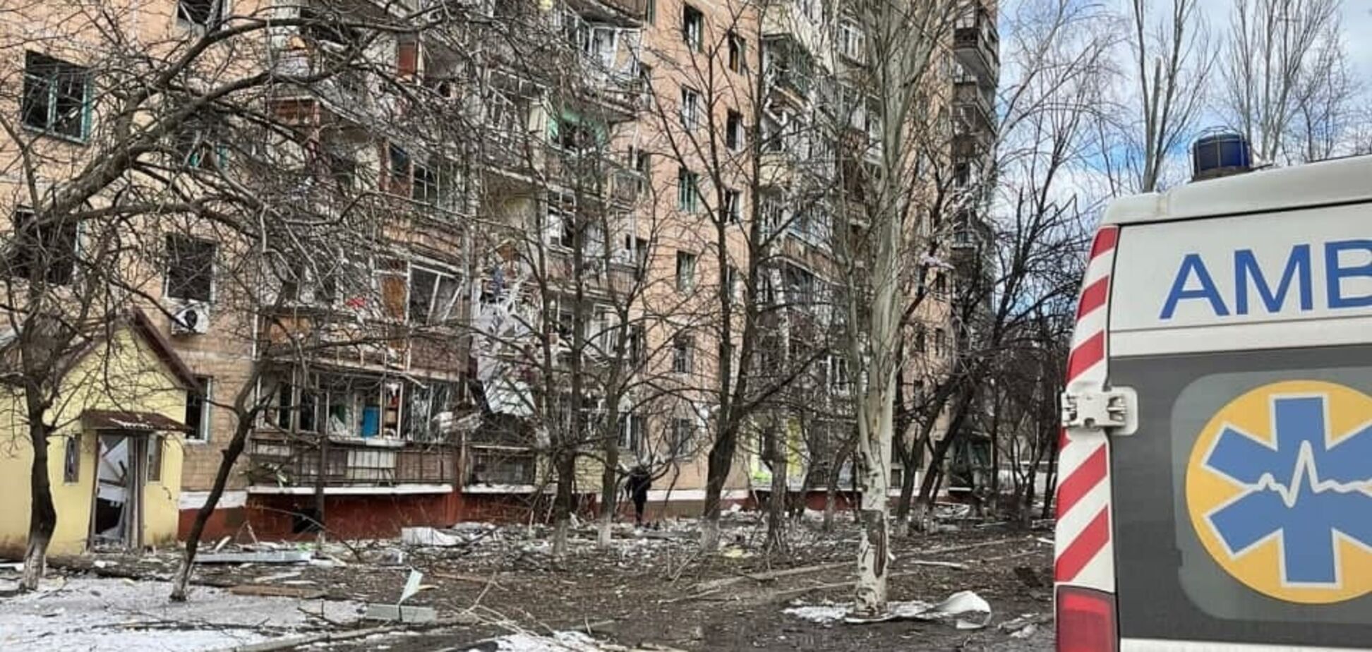 В Краматорске снаряд попал в жилые дома: есть погибшие, много раненых. Фото