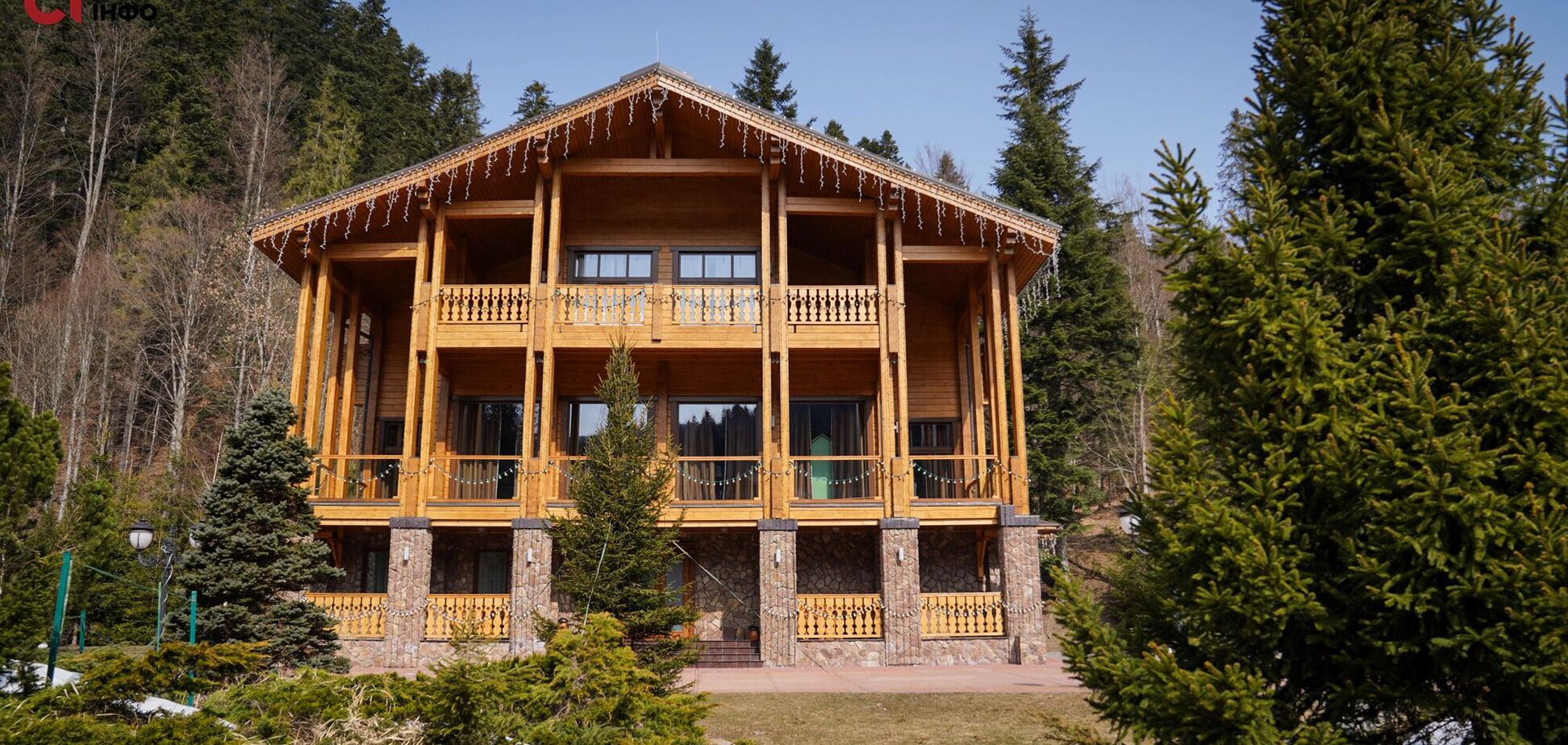 Медведчук втік, а палац залишив