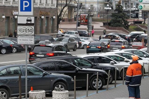 На период военного положения парковка авто в столице бесплатная