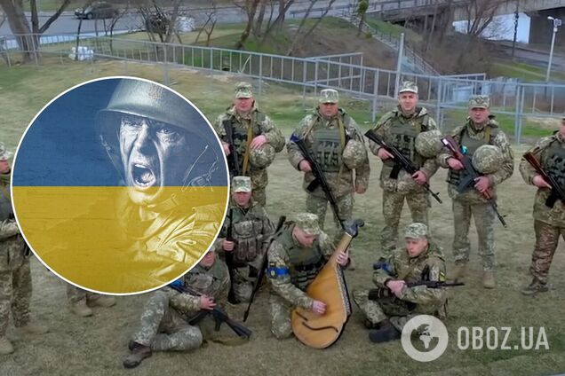 Українські військові заспівали 'Ой, у лузі червона калина' на тлі пам'яток у Вінниці. Відео