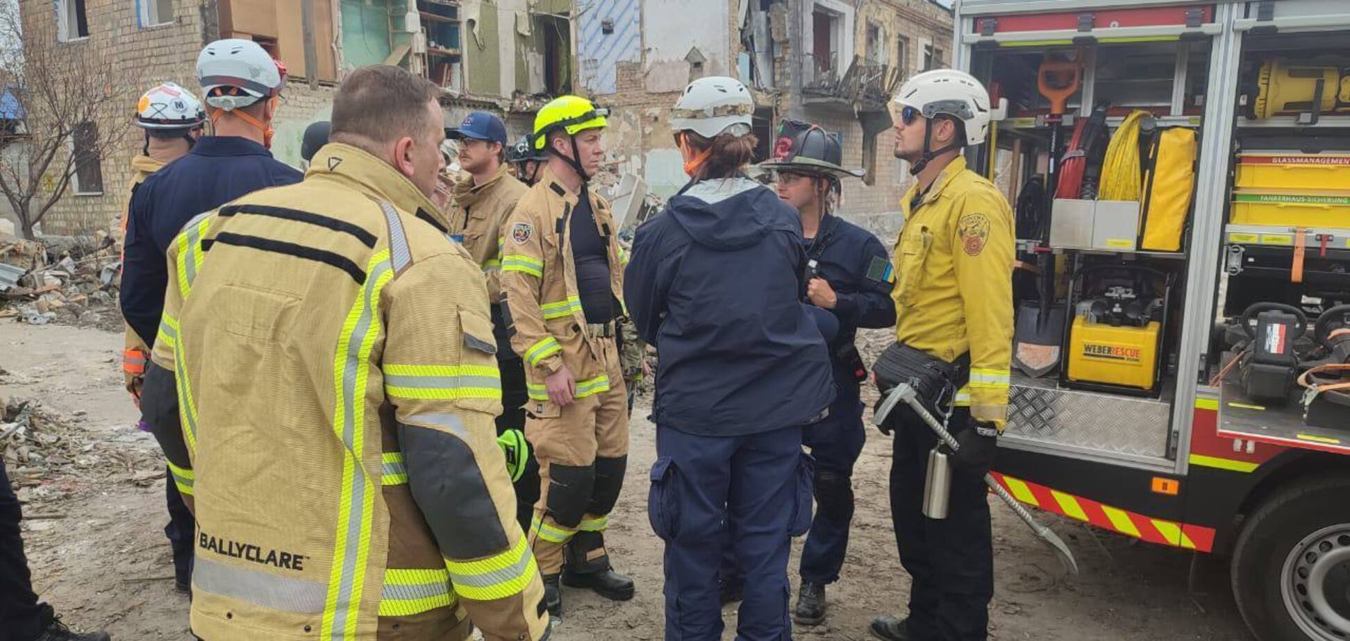 Иностранные спасатели прибыли помочь украинским коллегам