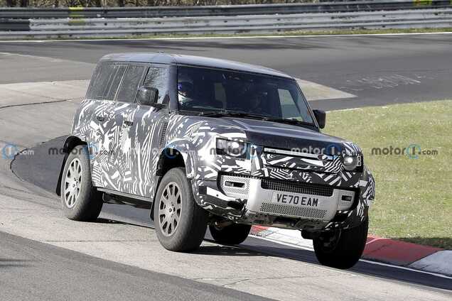 Land Rover Defender SVR заметили на Нюрбургринге