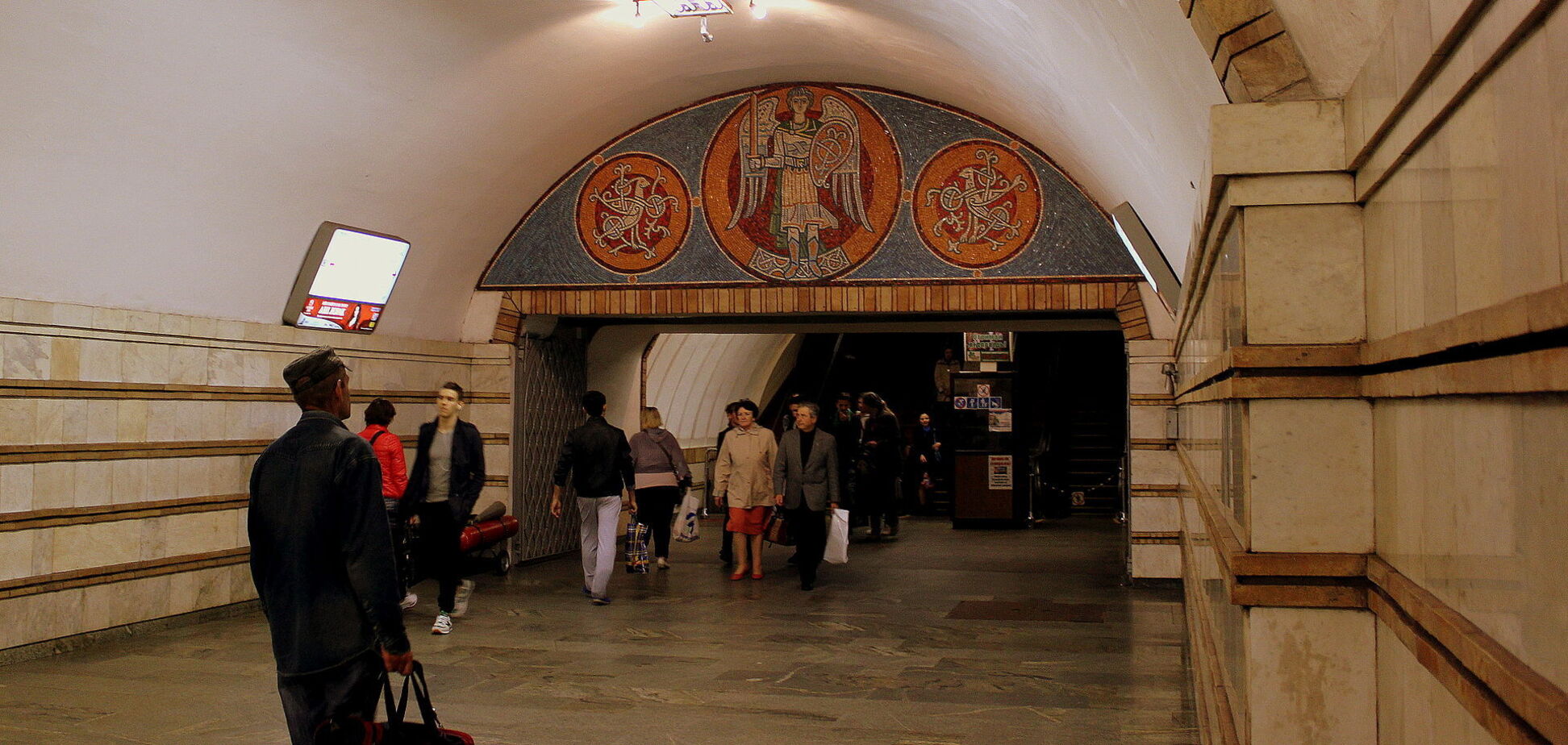 Тимчасово закриють станцію 'Золоті ворота'