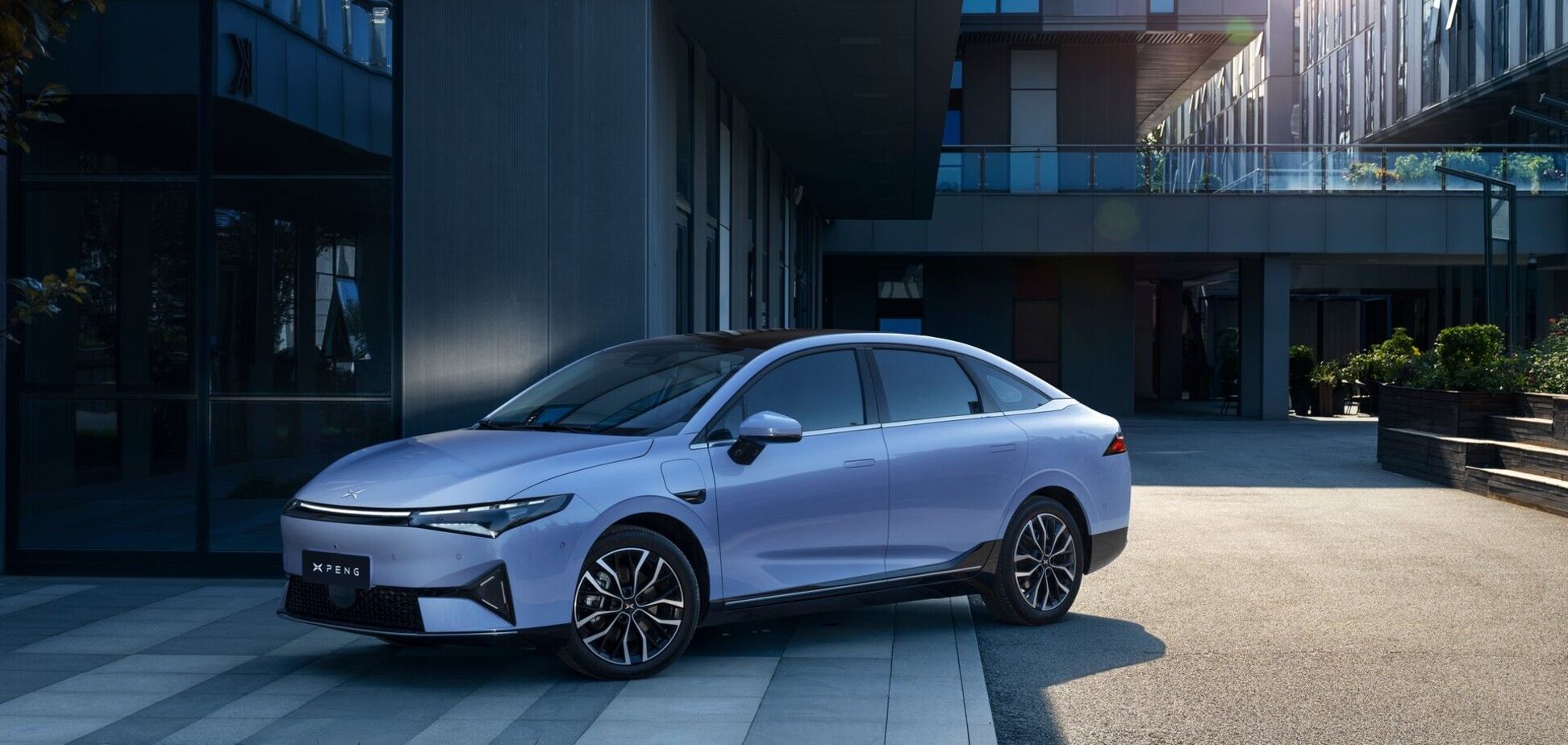 В Европе стартуют продажи китайского электрокара Xpeng P5