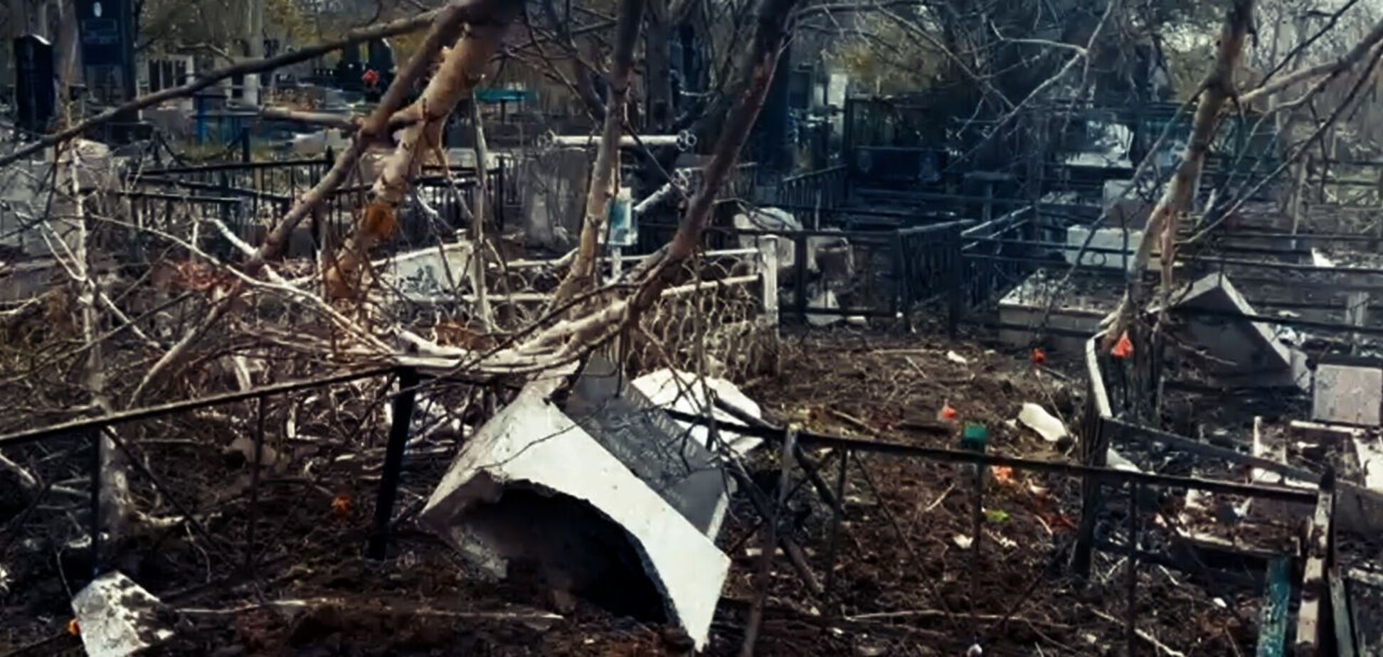 В Одессе обломки ракеты прилетели на кладбище, есть раненая