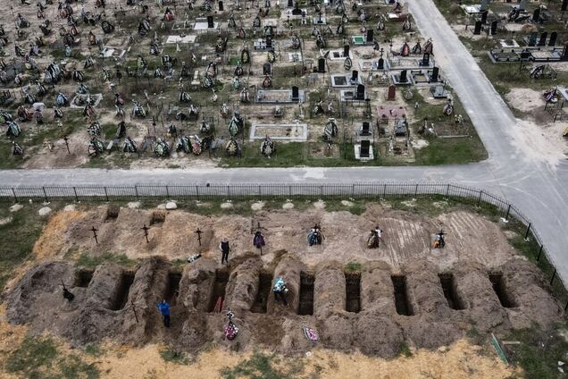Ежедневно появляются новые могилы