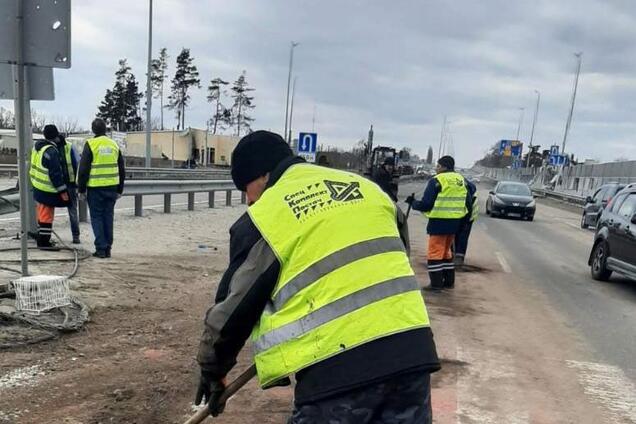 Дорожники начали ремонт трассы Киев-Чоп, но возвращаться домой еще небезопасно