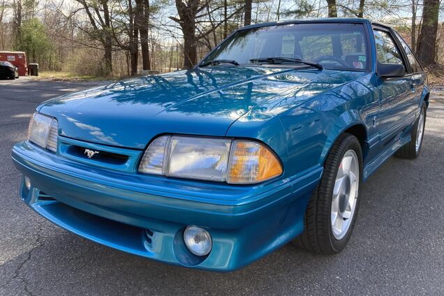 На аукціон виставили 29-річний Ford Mustang у заводській плівці