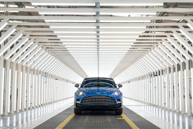 Aston Martin виготовив перший серійний DBX707