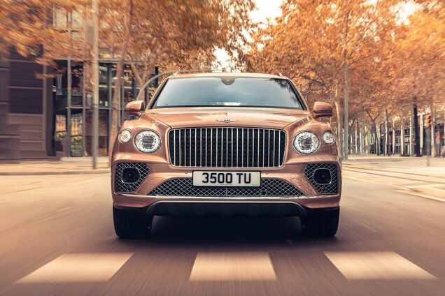 Bentley Bentayga получил удлиненную версию