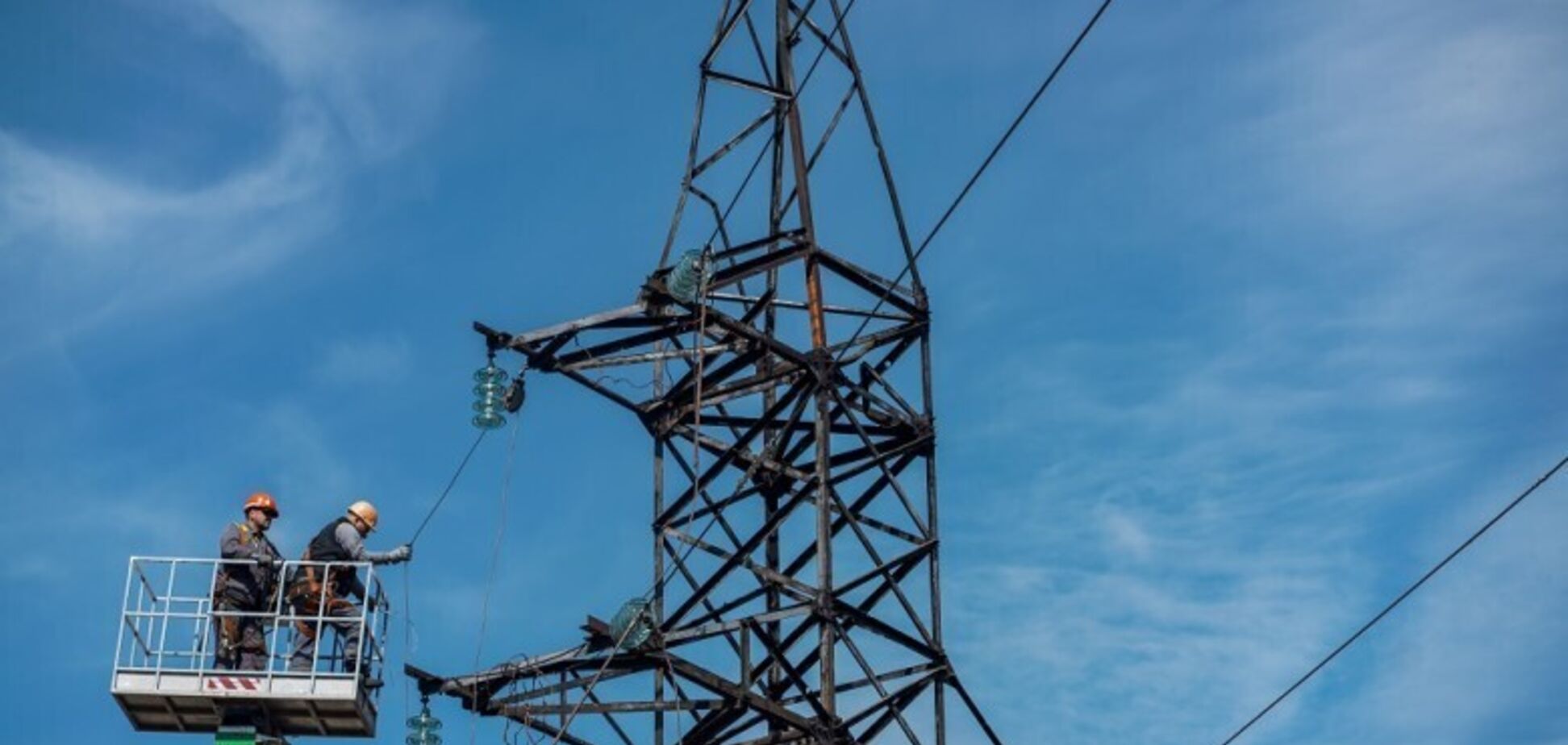 Блокировка счетов оператора электросетей Донецкой области затрудняет ремонт разрушенных линий электропередачи, - эксперт