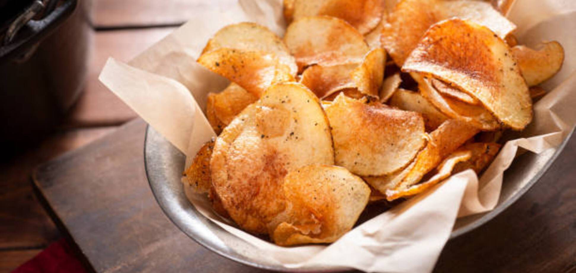 З чим приготувати картопляні чипси, щоб вони були корисні: рецепт