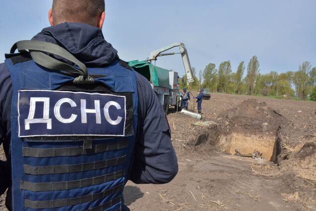 Саперы продолжают разминирование Киевщины