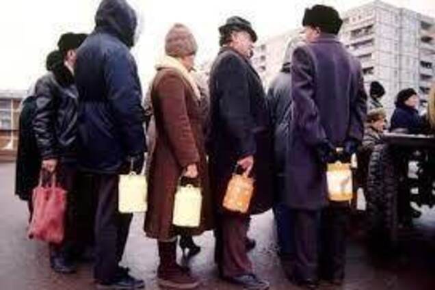 Росіянам розливатимуть молоко в бідонах: картону немає для виробництва тари