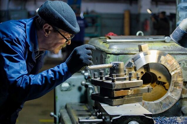 Краматорский завод выпустил первые 10 тонн продукции после релокации на Днепропетровщину