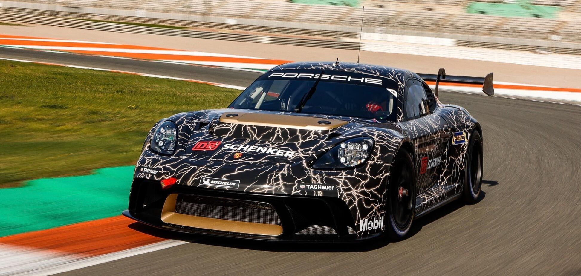 Porsche анонсировал новый электрический суперкар