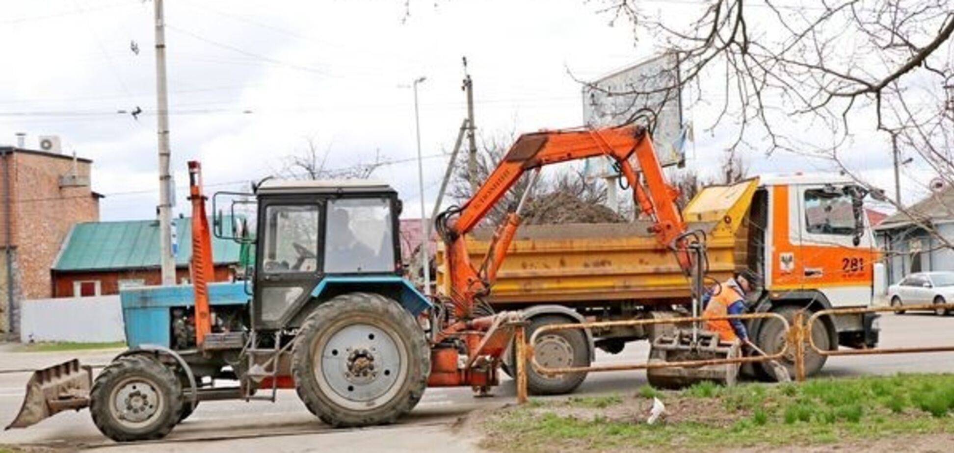 На Київщині відновили електрику та газопостачання, у Харкові запустили міський транспорт, – ОП