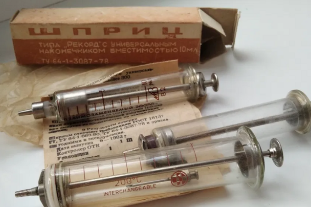 Тупые иглы рвали вены: дождались, в Россию возвращают многоразовые капельницы