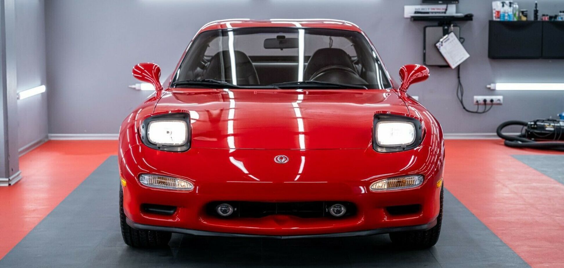 30-летнюю 'новую' Mazda RX-7 выставили на продажу